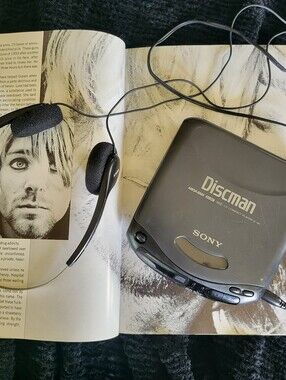Vintage Sony Discman D-141 Portable CD Player Mega Bass w/ Original Headphones